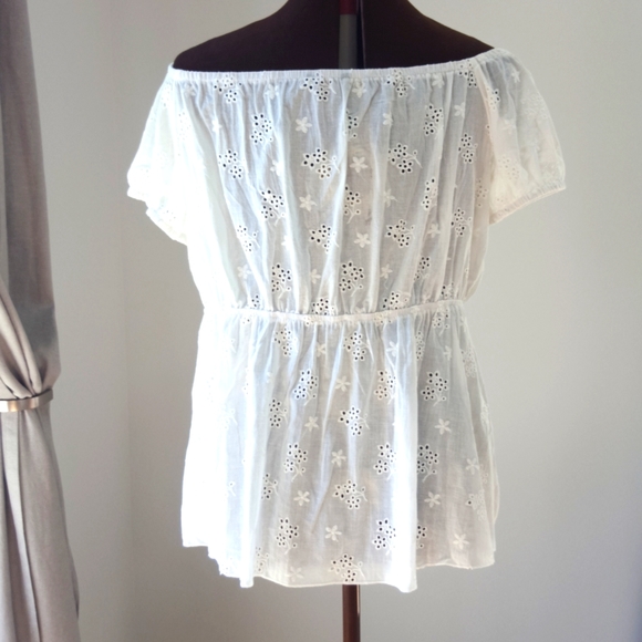 Soulmia White Eyelet Peplum Top - Picture 5 of 5